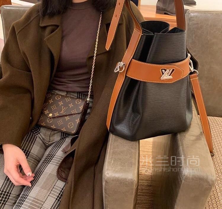 【停产】lv路易威登2019春季新款twist bucket 手袋锁扣装饰lv女包手