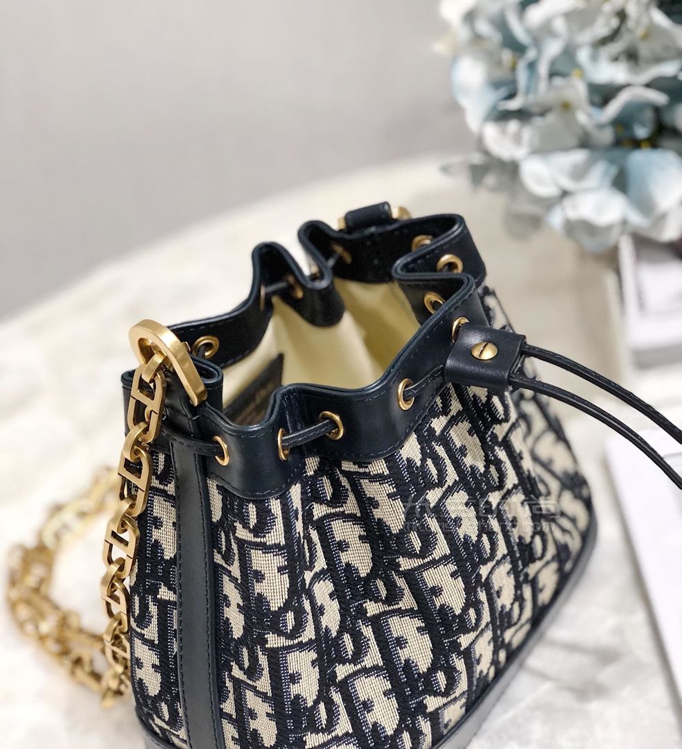 html迪奥链条包0dior oblique水桶包 十年前的