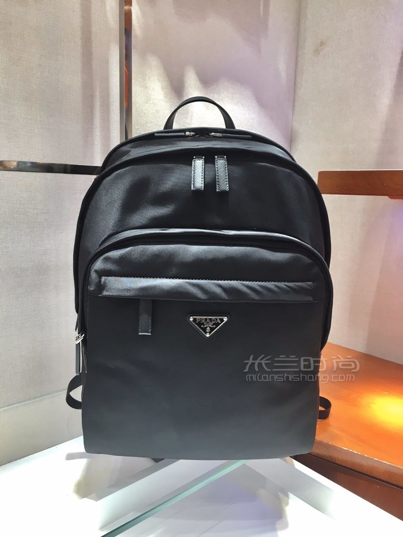 02158_prada独家首发2vz048双肩背包普拉达这款背包以