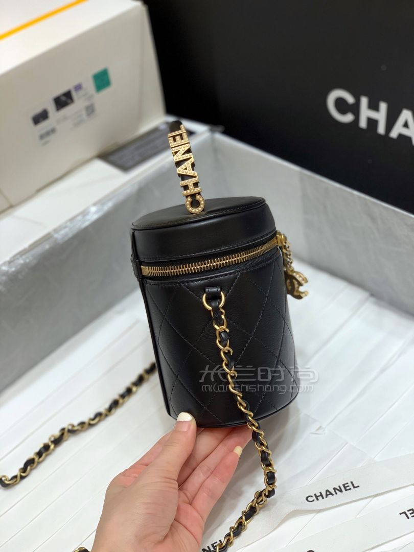 香奈儿迷你桶包chanel2020秋冬限量版小水桶黑色迷你化妆箱包字母logo