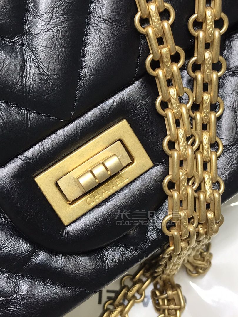 55包】chanel 2.55 v格油蜡原厂牛皮复古包 方扣复古金链条包_9