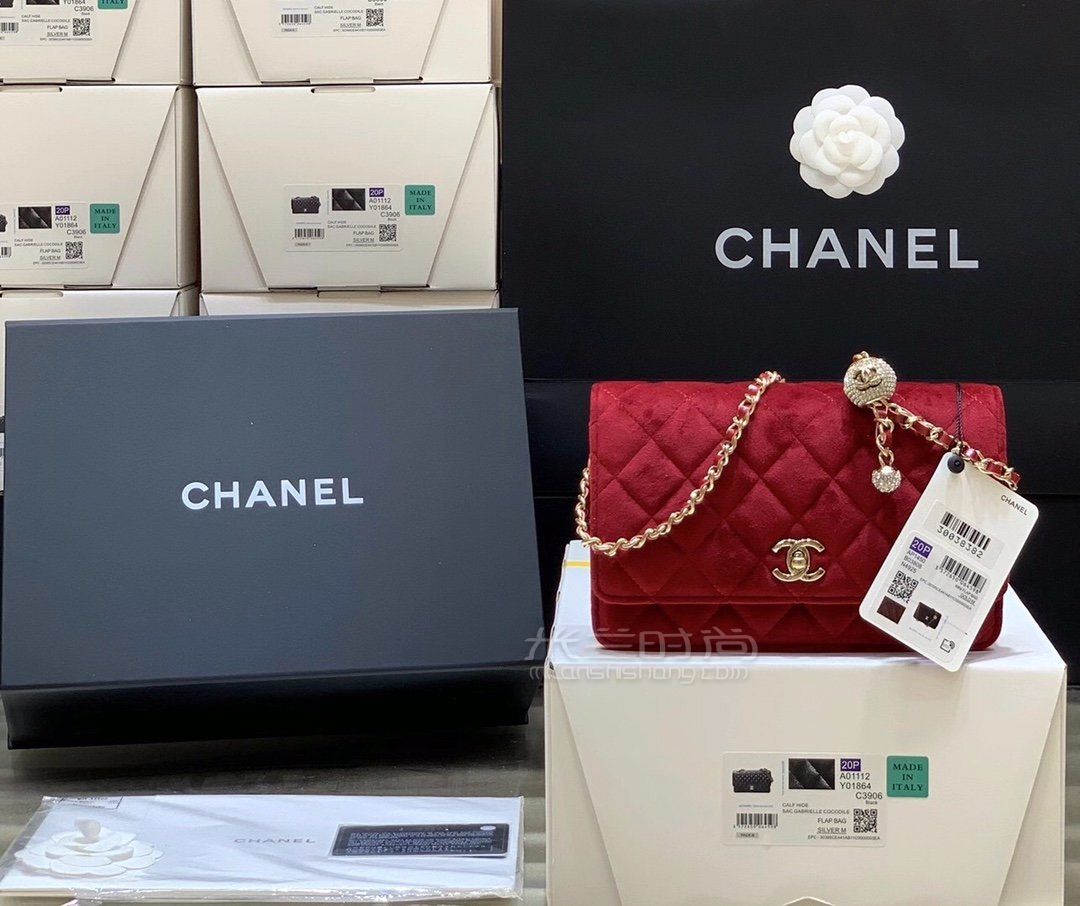 香奈儿丝绒wocchanel2020秋冬限量版丝绒发财包酒红色天鹅绒钻珠链条