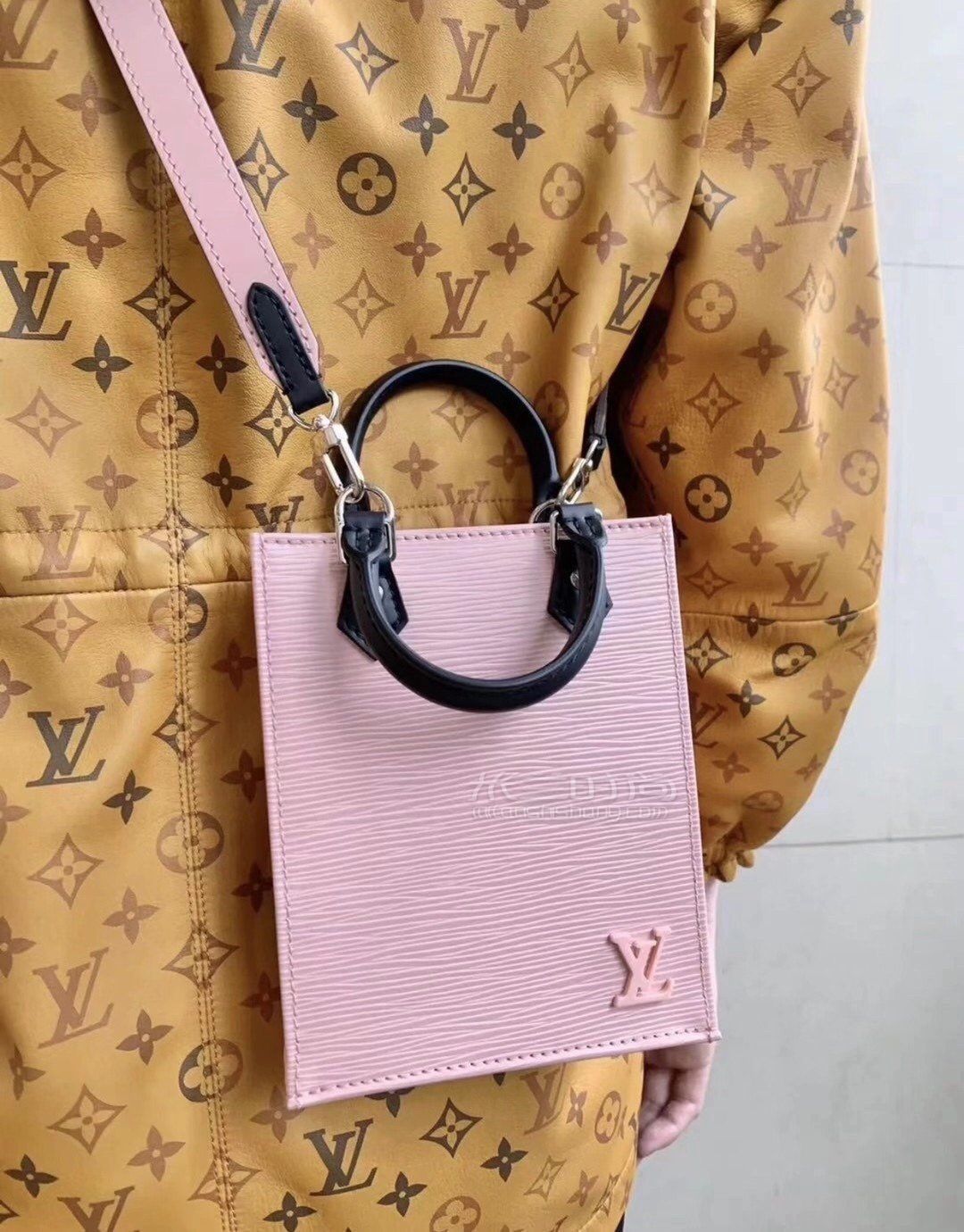 【lv mini风琴包】lv petit sac plat手袋 粉色水波纹nano斜挎手机包