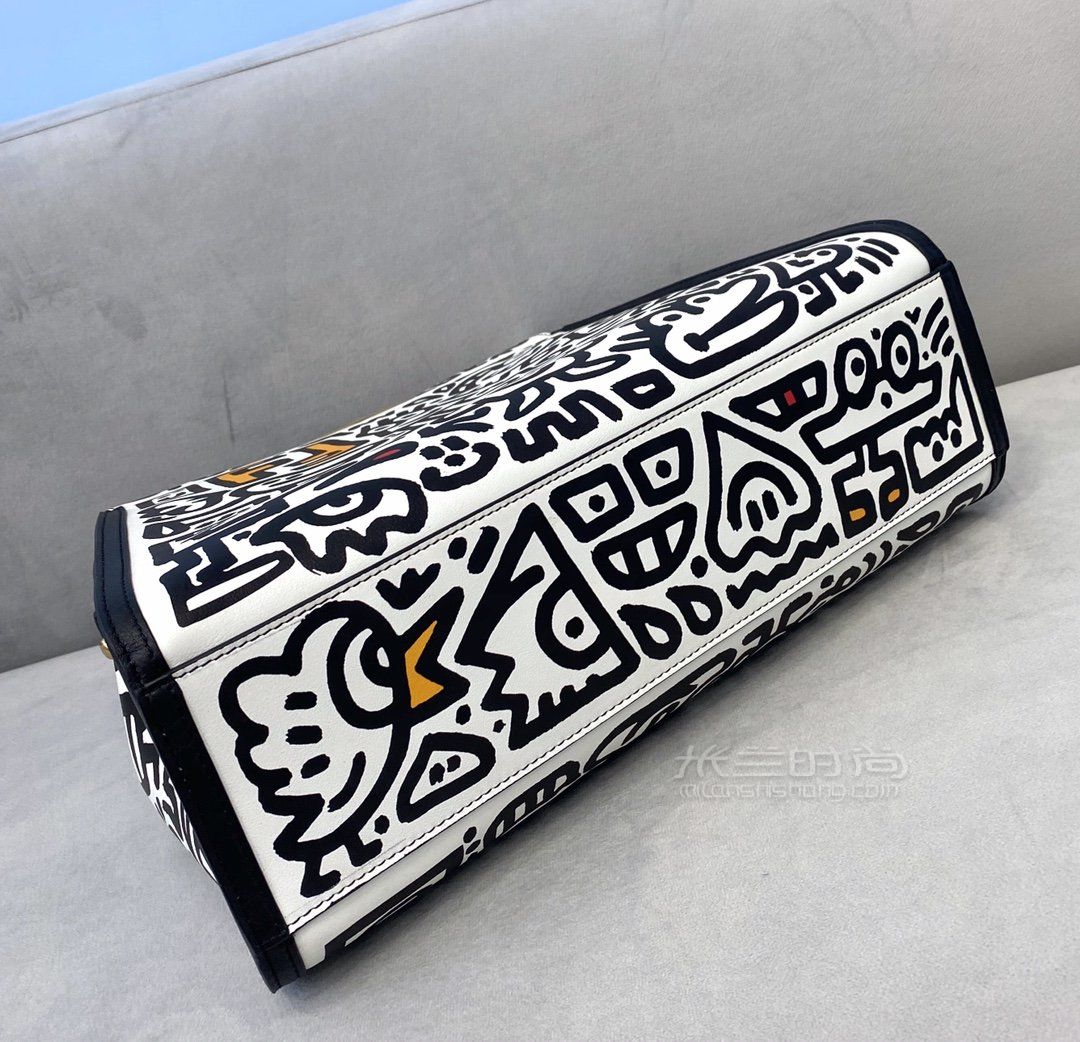 可爱涂鸦碰撞fendipeekaboofendi再次携手伦敦的艺术家mrdoodle给经典
