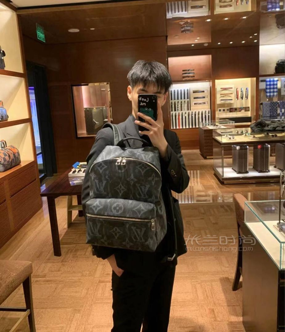 【lv双肩包】2021年早春系列男款双肩包 最新限量款旅行背包45218