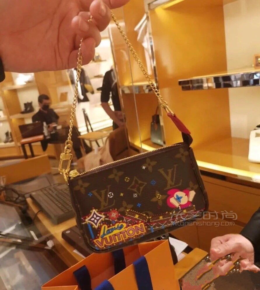lv麻将包2021圣诞系列卡通涂鸦链条包69976老花公仔小肩包