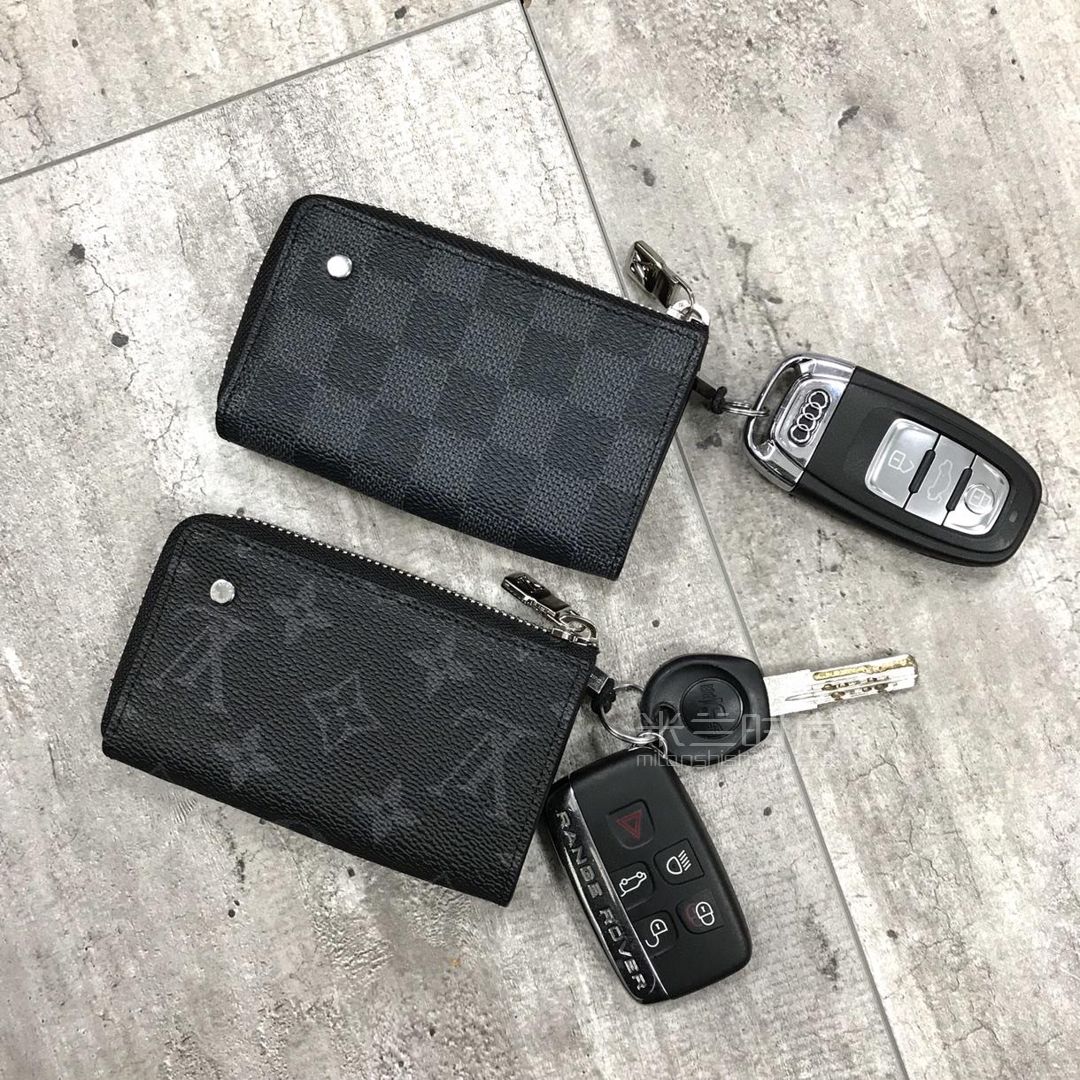 lv monogram车钥匙包 棋盘格采用摁扣开合