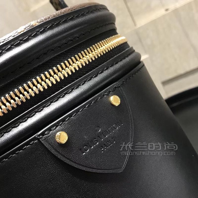lv路易威登圆筒包18fw秋冬秀款黑色水波纹手提桶包 黑色小牛皮