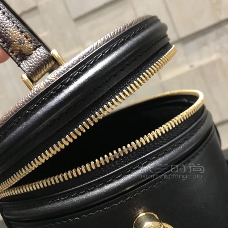 lv路易威登圆筒包18fw秋冬秀款黑色水波纹手提桶包 黑色小牛皮