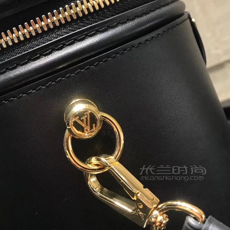 lv路易威登圆筒包18fw秋冬秀款黑色水波纹手提桶包 黑色小牛皮