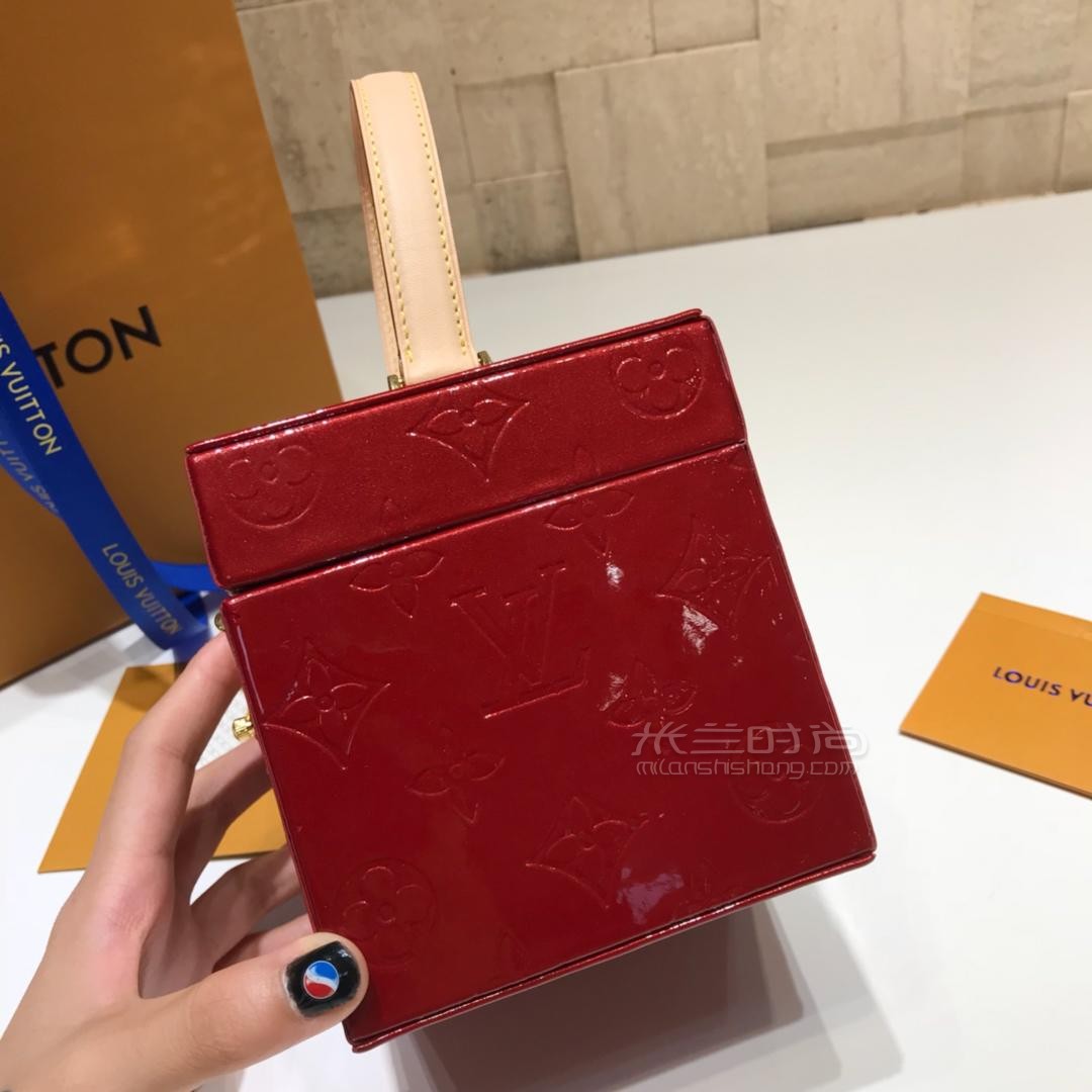 红色漆皮手提方箱子包米兰时尚包包奢侈品包lv包包控我会持续分享类似