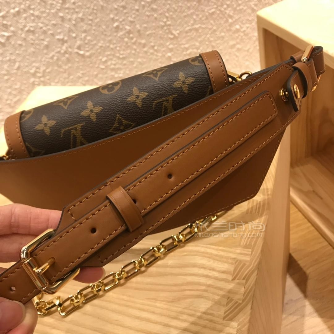 路易威登lv dauphine 新款咖色老花胸包 限量达芙妮腰包斜挎包男女m44
