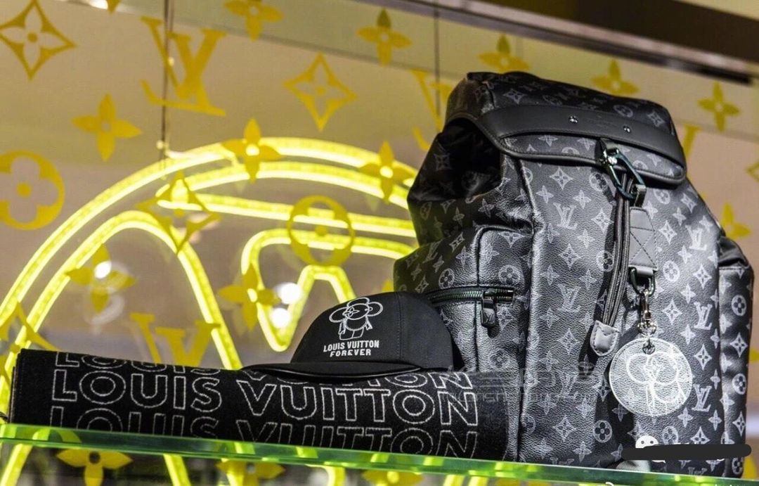 lv路易威登lvvivienne联名小花人太阳花双肩书包m43675