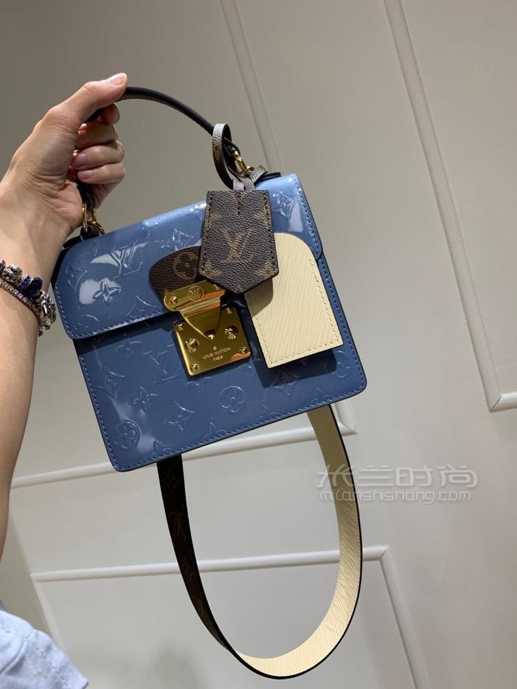 路易威登 lv 爆款镜面银色春街包spring street银色拼漆皮女士邮差包