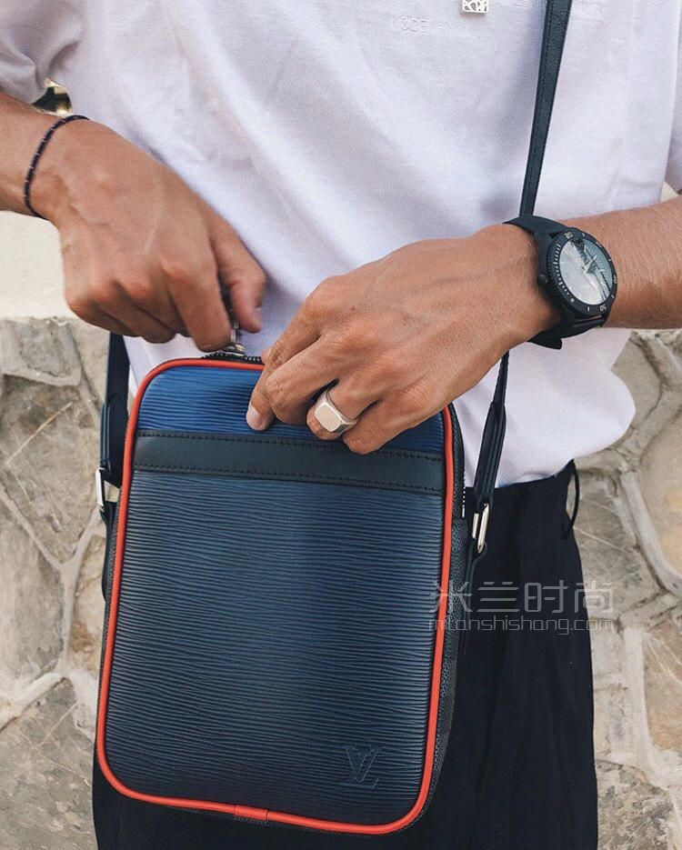 lv vuitton水波纹黑棋盘格拼接邮差包秀款相机包 danubeslim蓝黑男士