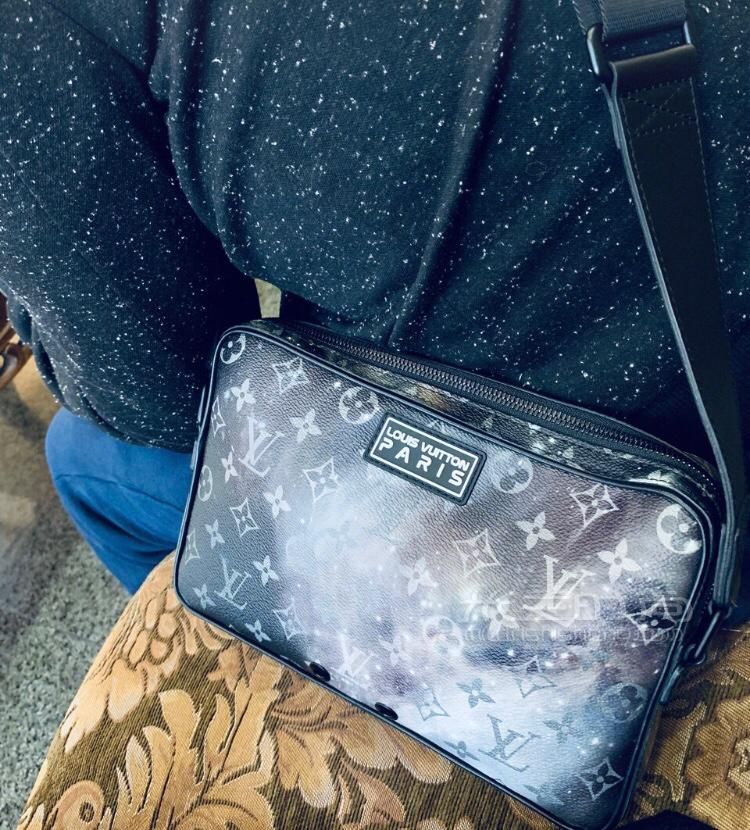 路易威登lv男包星空系列男士邮差包单肩包斜挎包galaxy星球邮差包