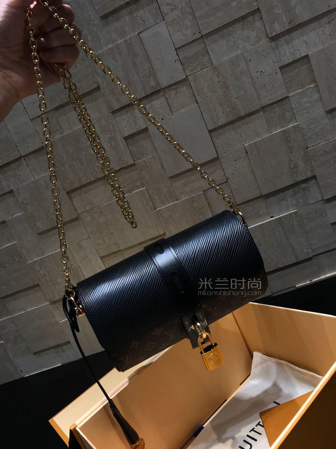 lv路易威登glasses case圆桶斜挎包 锁头包 笔筒包笔袋包笔筒链条包