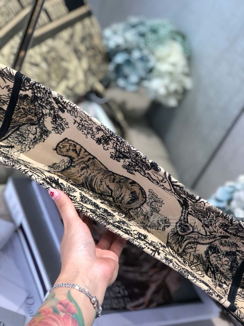 dior迪奥2019cruise野生动物刺绣tote bag 野生丛林购物袋