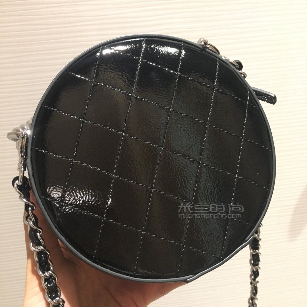 chanel香奈儿18秋冬黑色漆皮圆形圆饼包双clogo链条包
