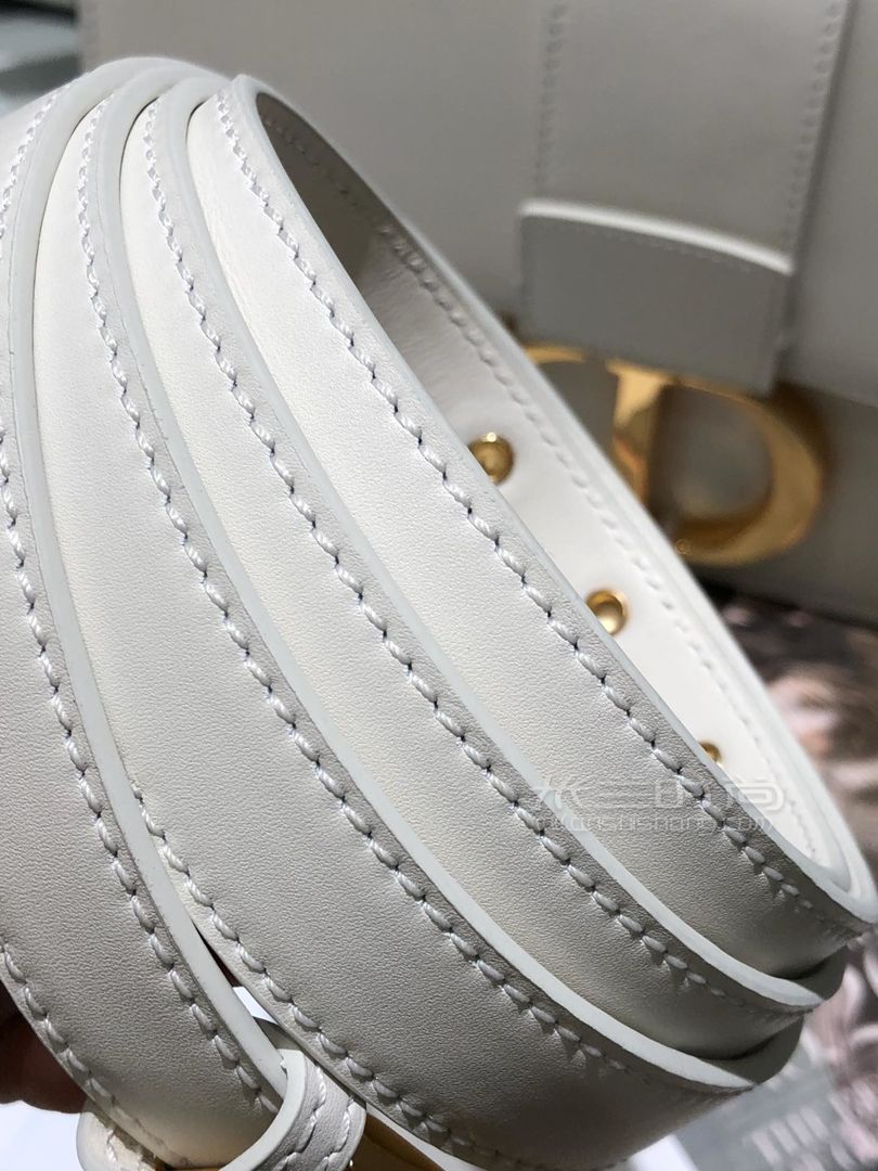 迪奥新款蒙田包30 montaigne 白色实拍单肩包细节图