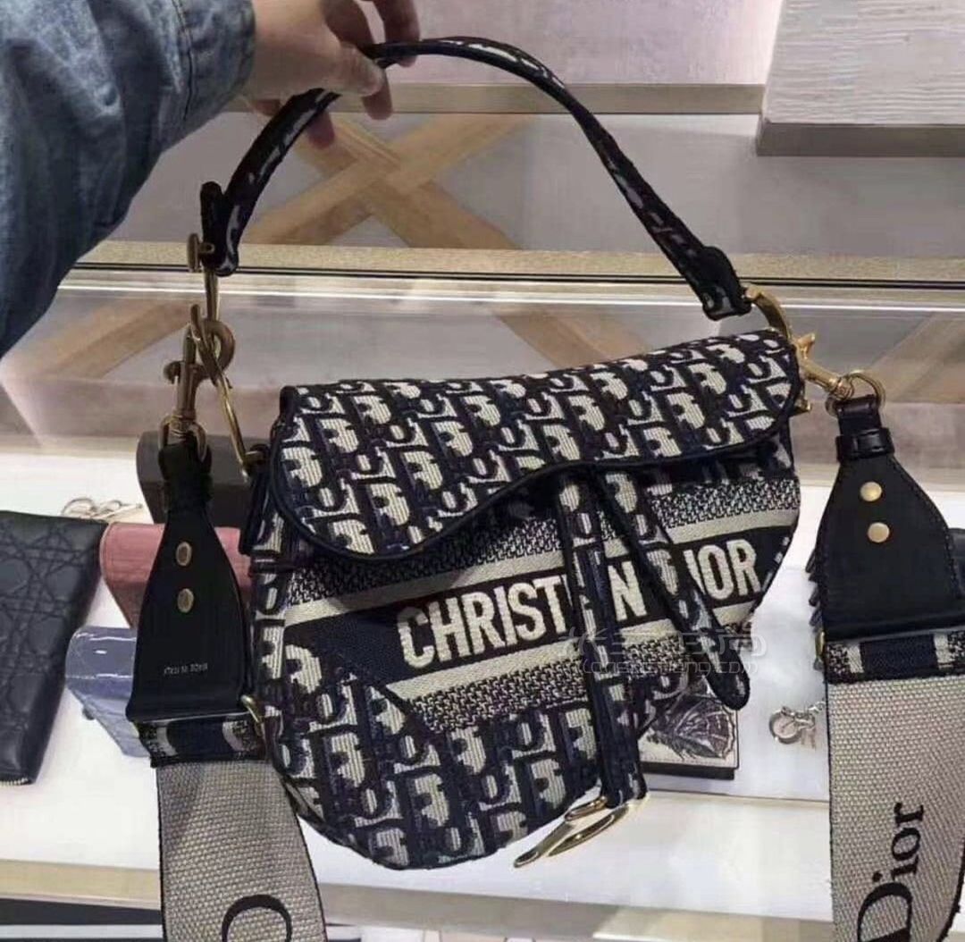 Dior Oblique Saddle Bag马鞍包黑色字母印花条纹款迪奥老花马鞍包大号小号 米兰时尚包包网