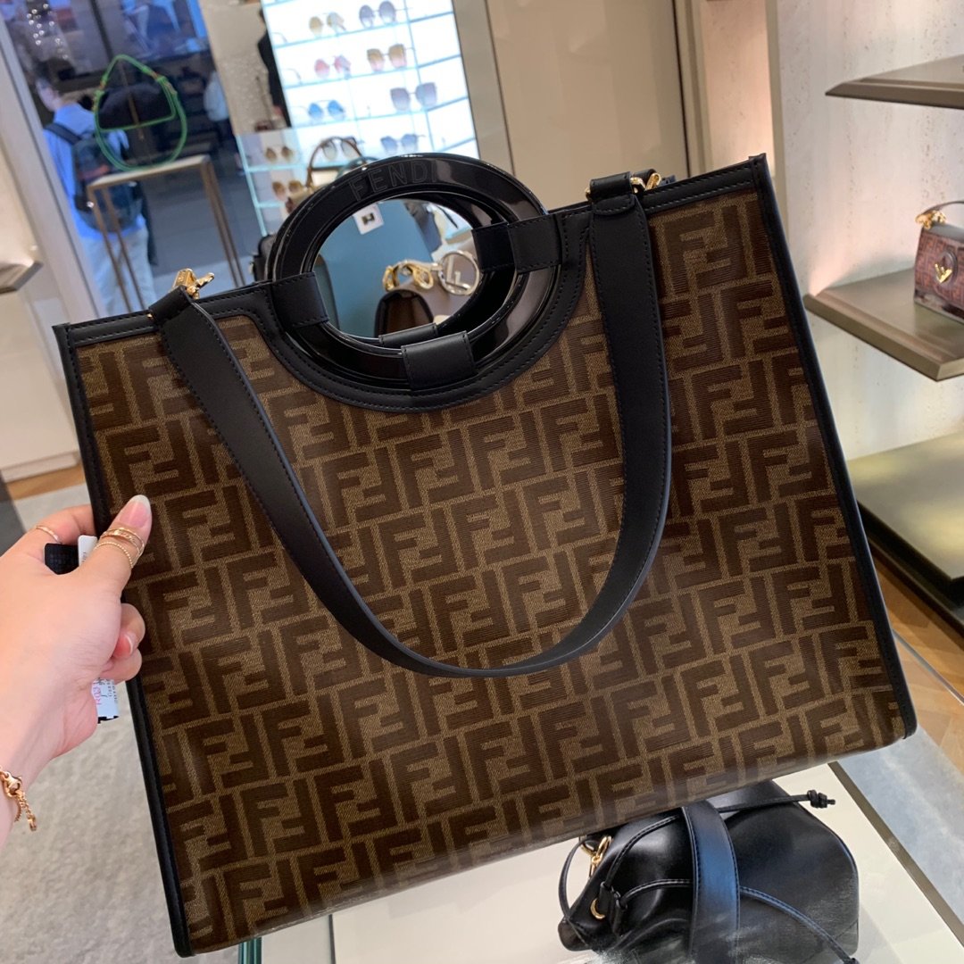 高仿fendi的包一般什么价位_高仿fendi的包一般什么价位的