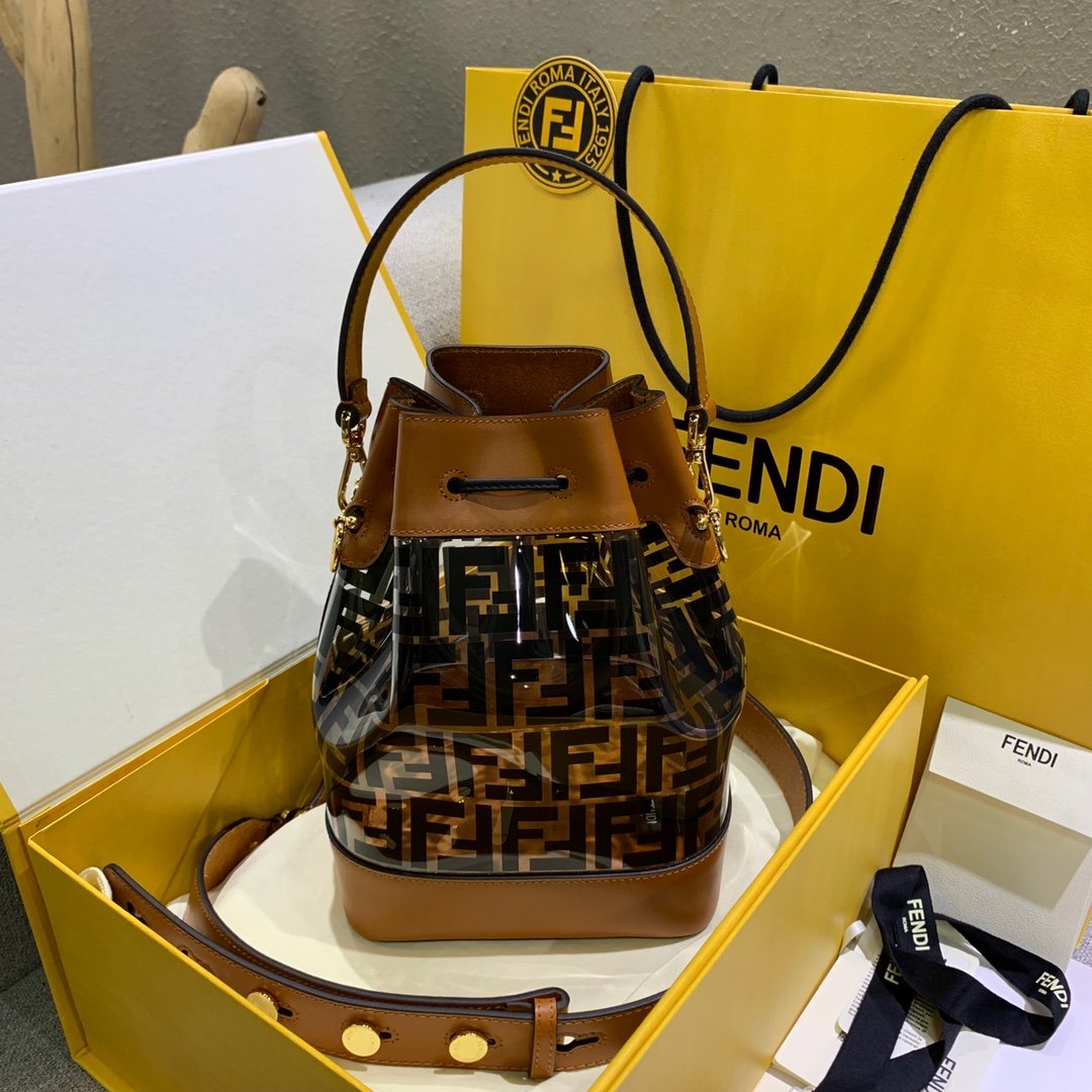 com/fendi/5374.html芬迪包高仿001132_大号