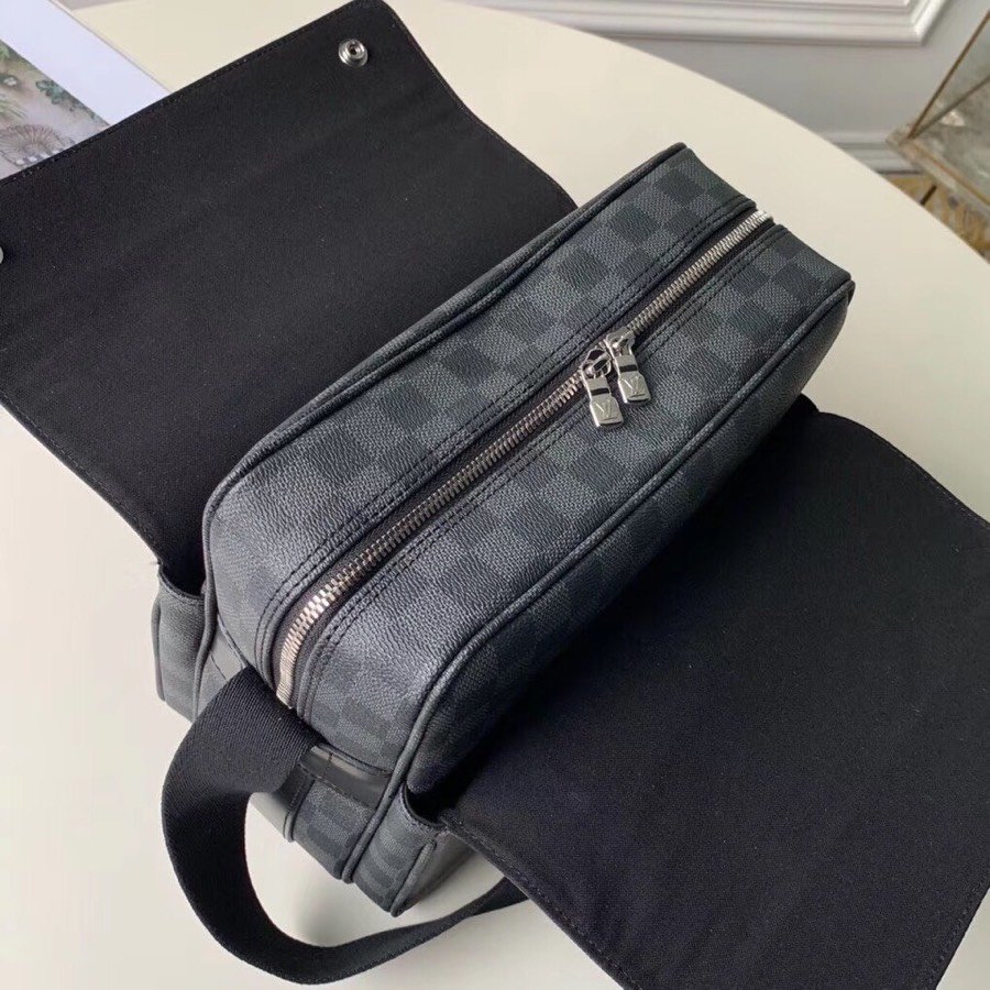 lv顶级lvn45255 黑格 damier帆布制naviglio信差袋注重实用功能. 中间