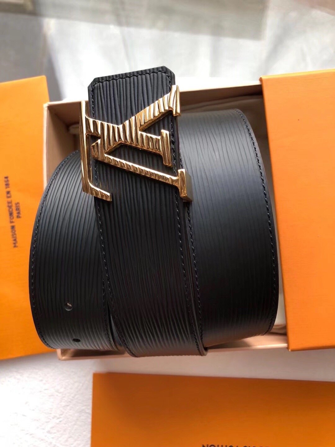 00395lvinitiales40mm黑色水波纹腰带编号m9229