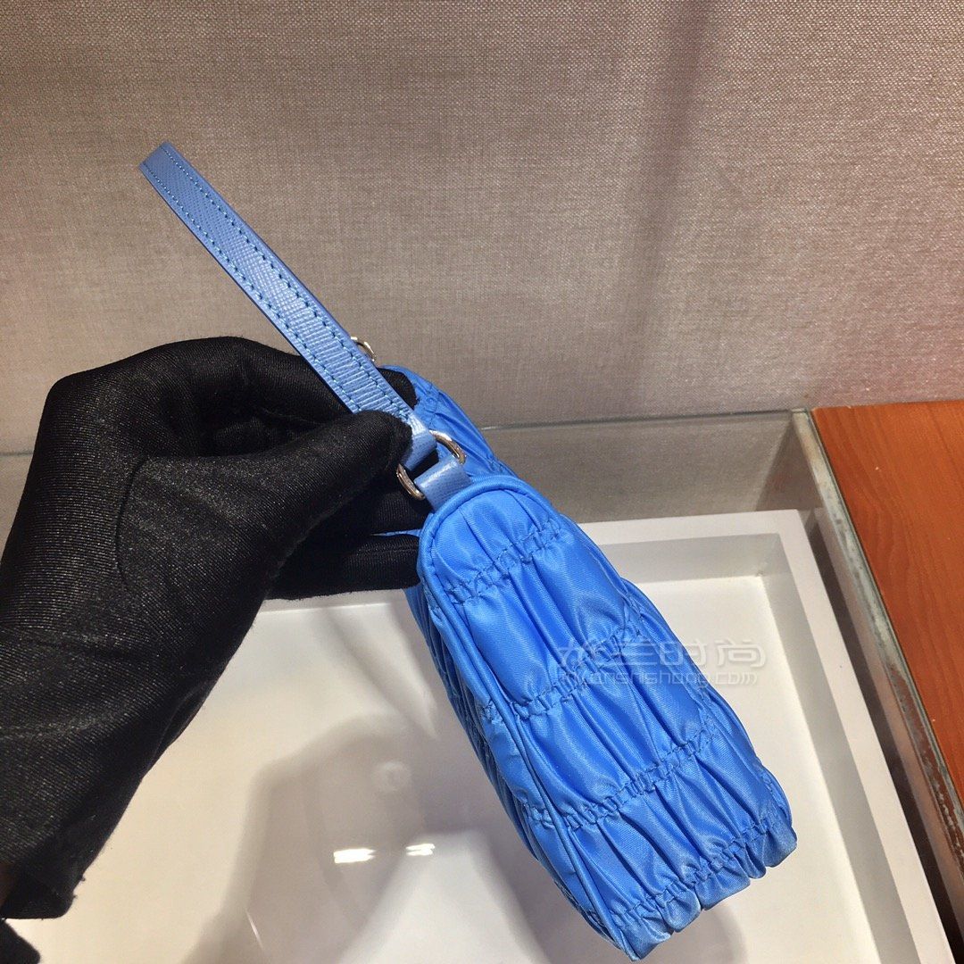 01959pradanylon皱褶hobo手拎腋下包1ne204普拉达2020新推出的新hobo