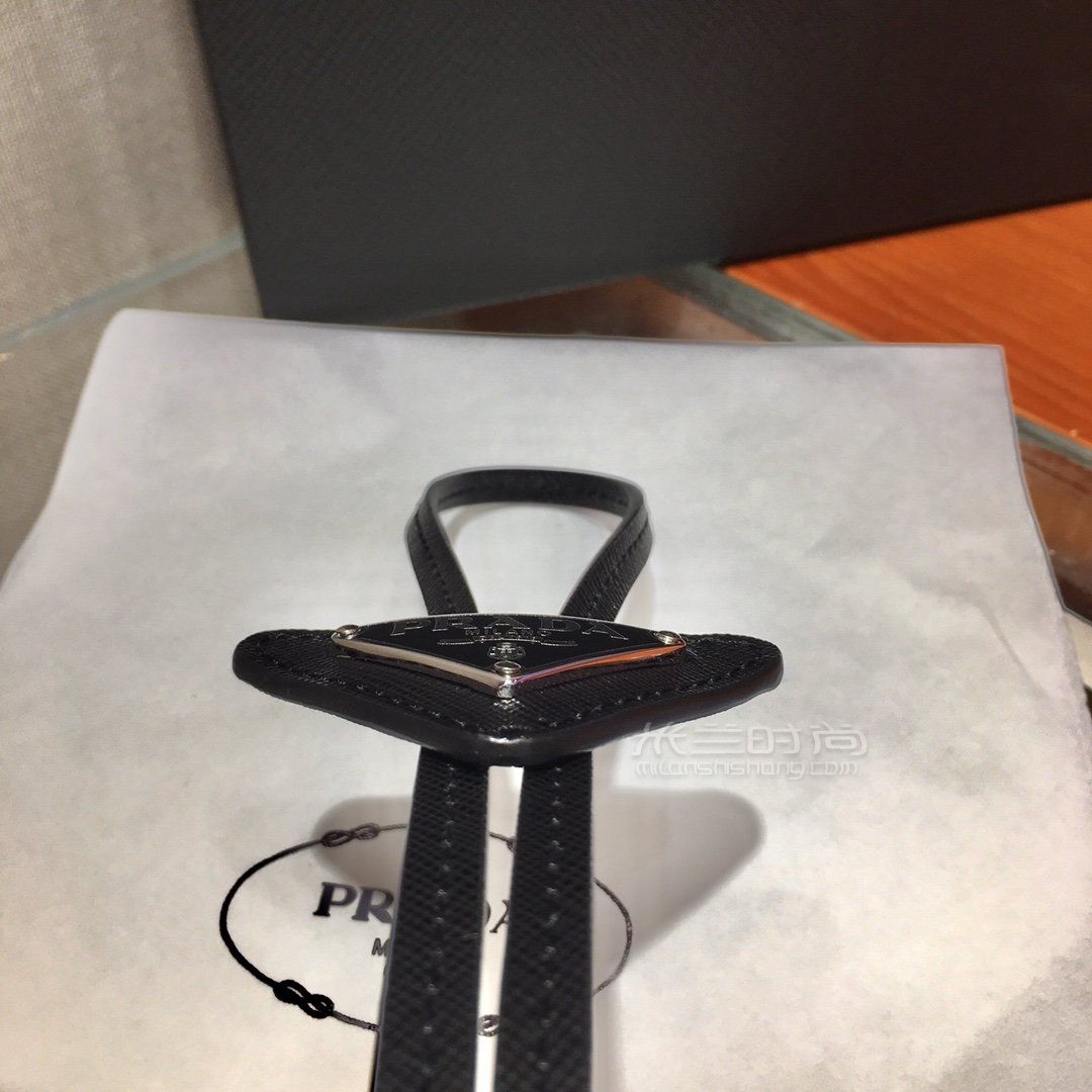 00707prada新宠爆款三角标领结领带无论时髦精还是时尚小白都能拔草的