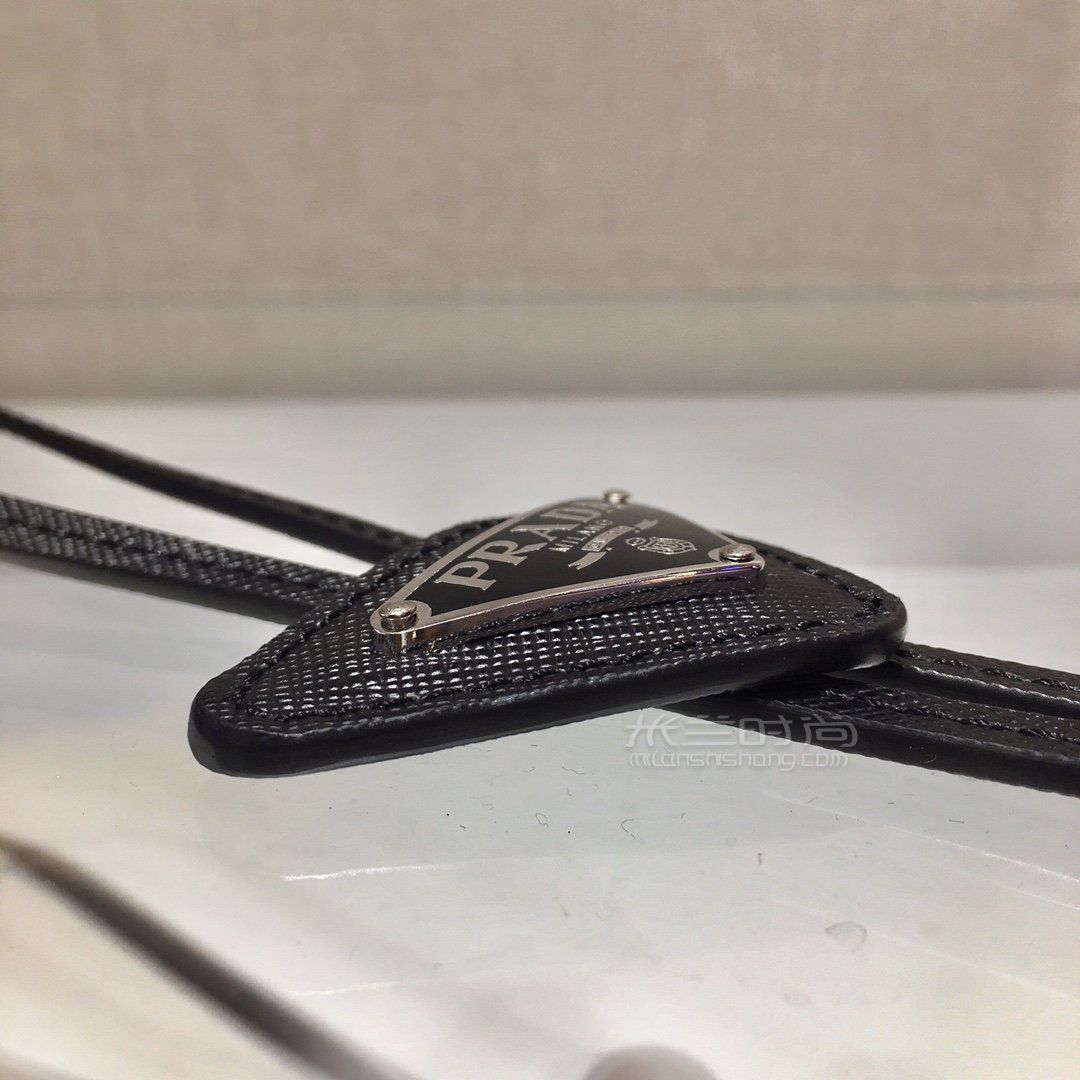 00707prada新宠爆款三角标领结领带无论时髦精还是时尚小白都能拔草的