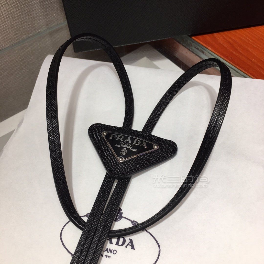 00707prada新宠爆款三角标领结领带无论时髦精还是时尚小白都能拔草的