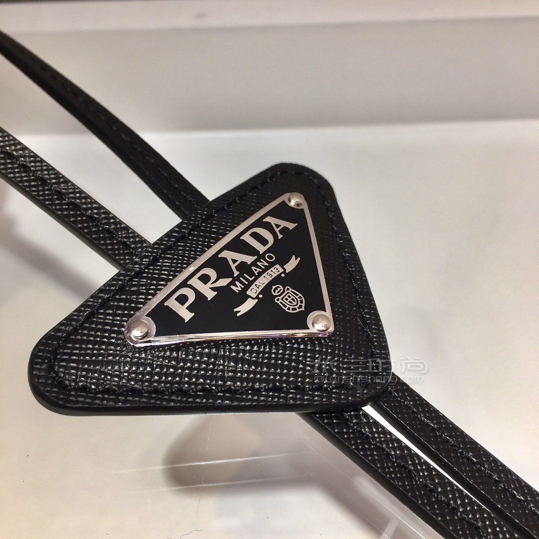 00707prada新宠爆款三角标领结领带无论时髦精还是时尚小白都能拔草的