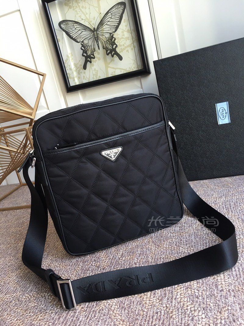 04857-普拉达岀新款布包2vh002绣格仔采用进口降落伞布料 十字纹牛皮