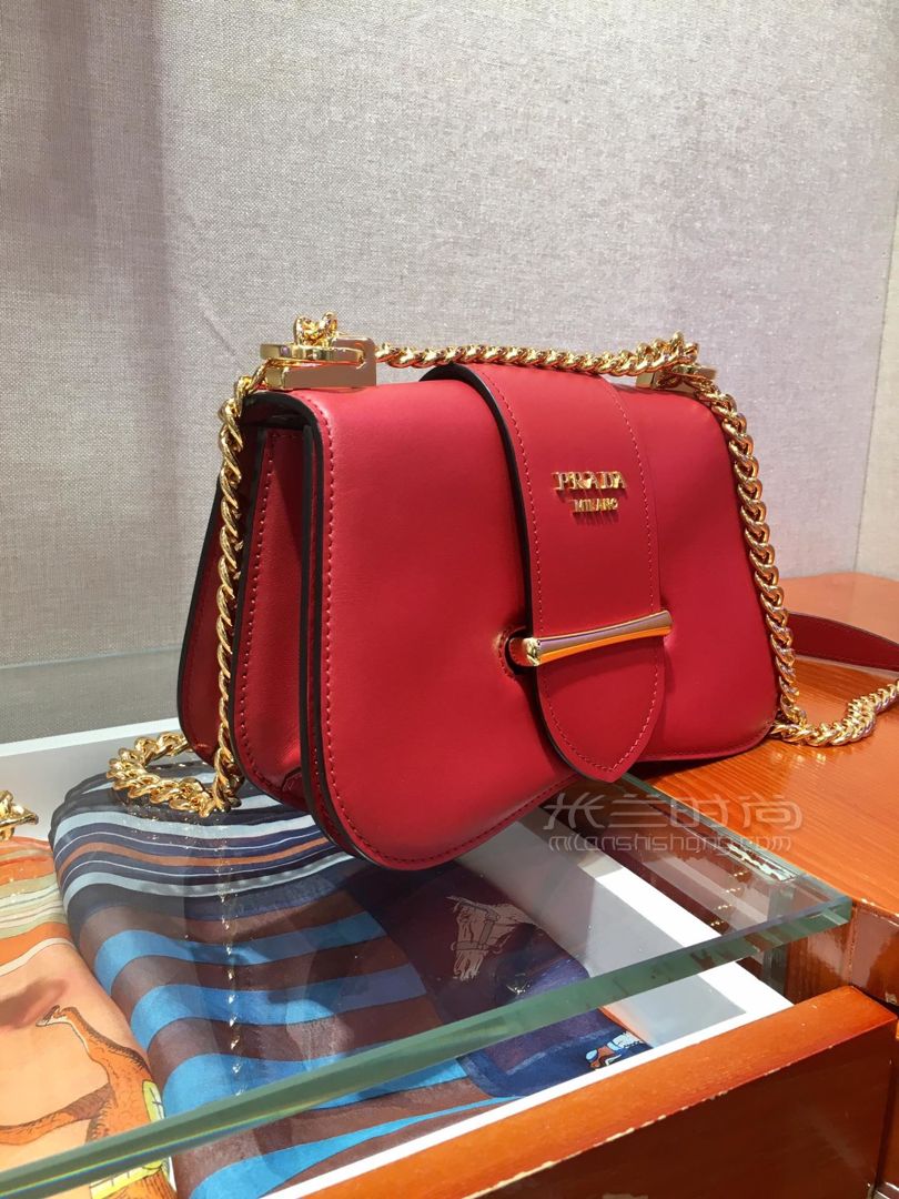 Реплики брендовых часов - Prada 1 в 1 ящик [Россия