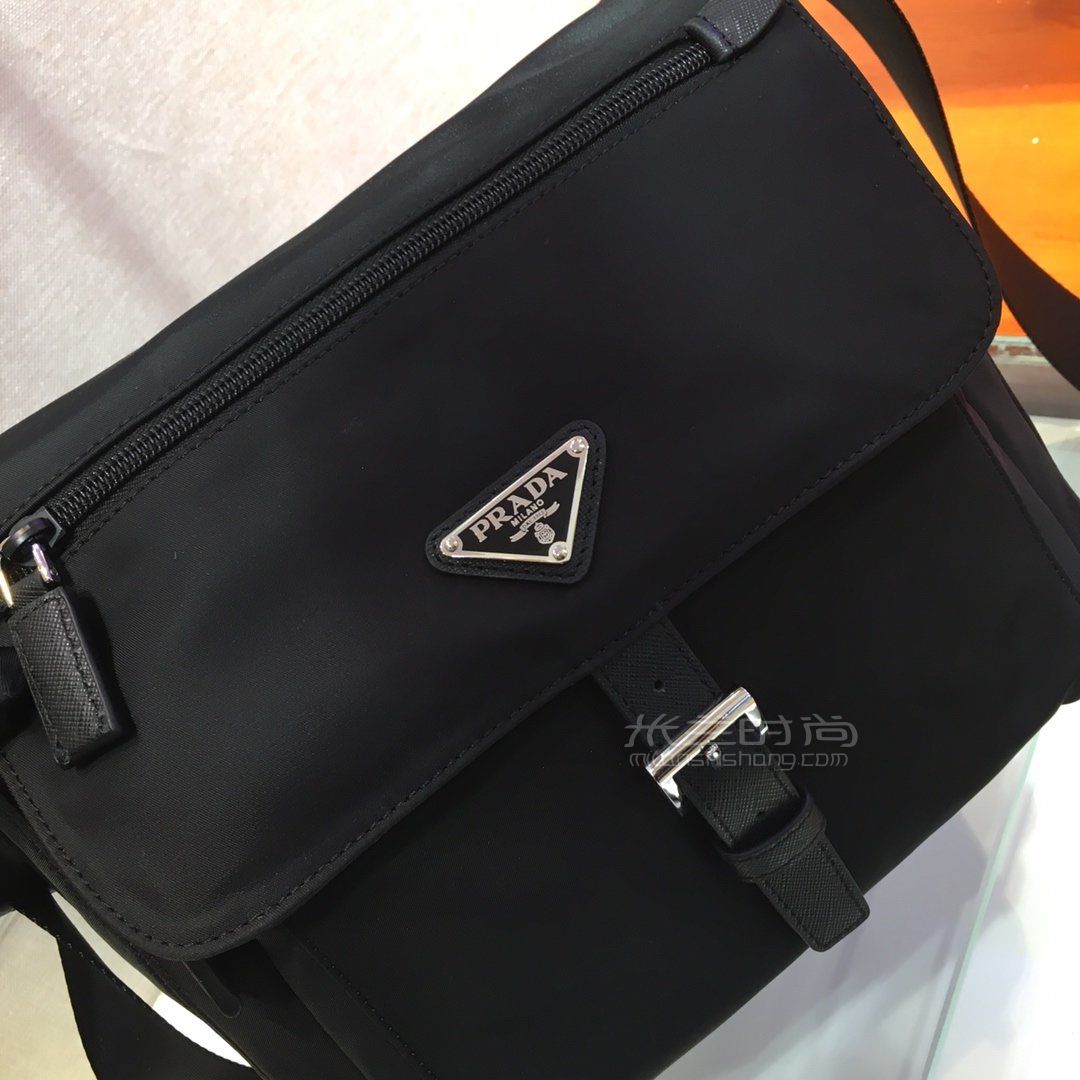 prada尼龙材质衣服怎么清洗干净 _高仿prada尼龙材质衣服怎么清洗-第1张图片-潮百科