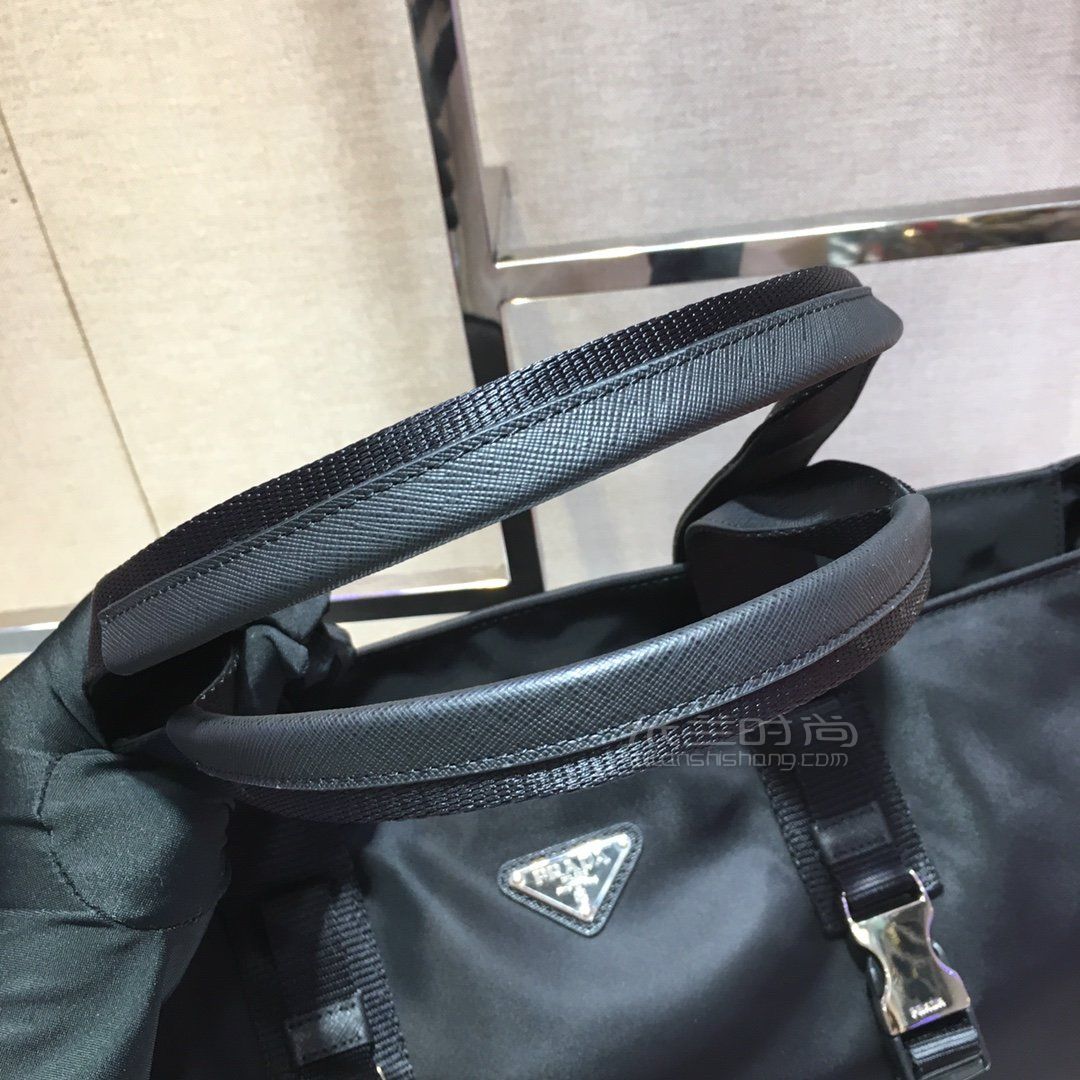 prada专柜价格查询（prada外贸原单店）-第1张图片-潮百科