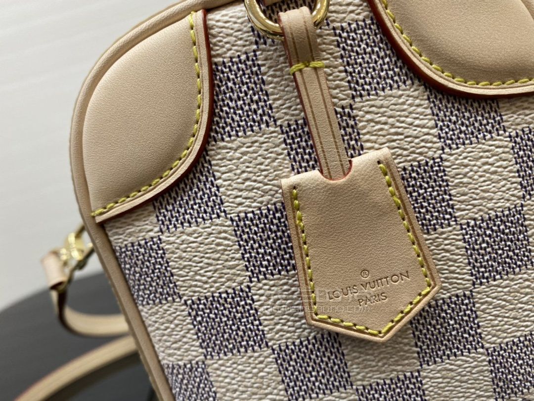 lv相机包白棋盘格路易威登女士涂层帆布va