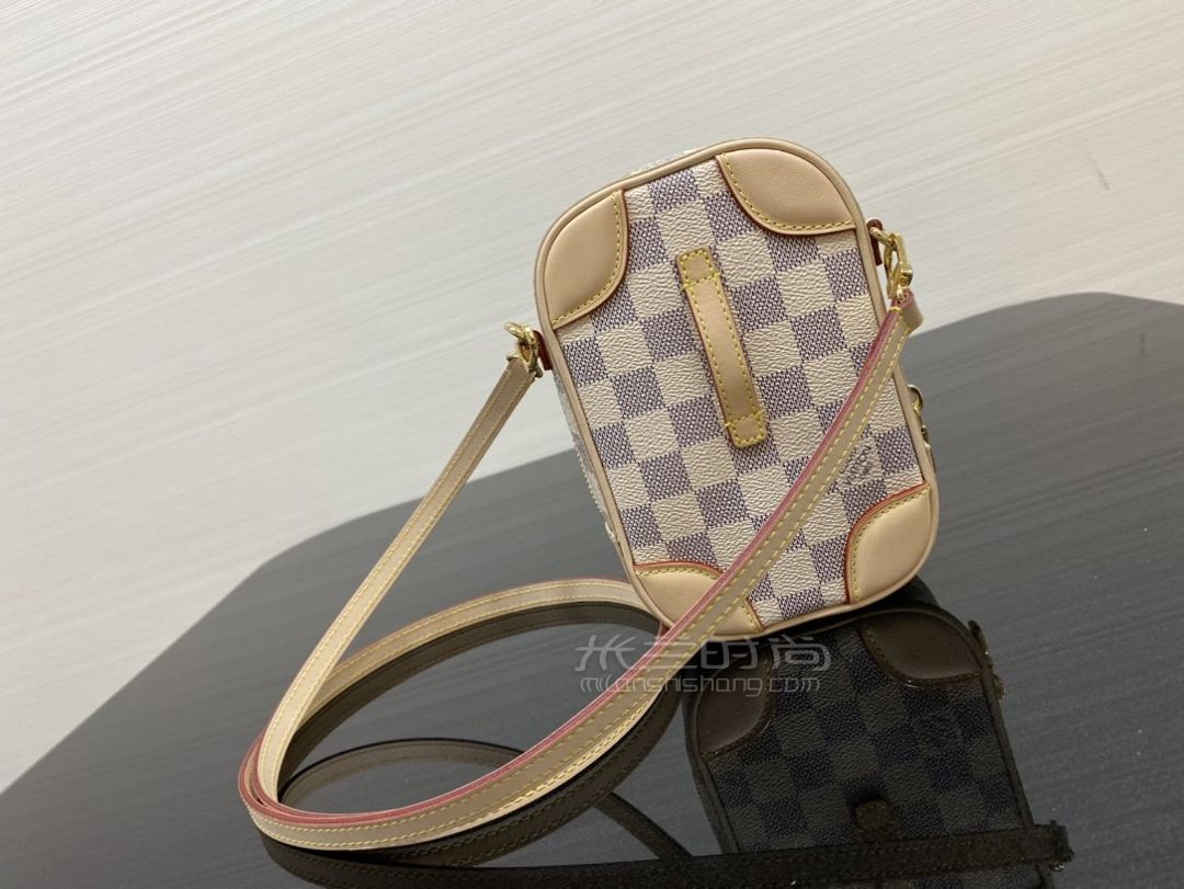 lv相机包白棋盘格路易威登女士涂层帆布va