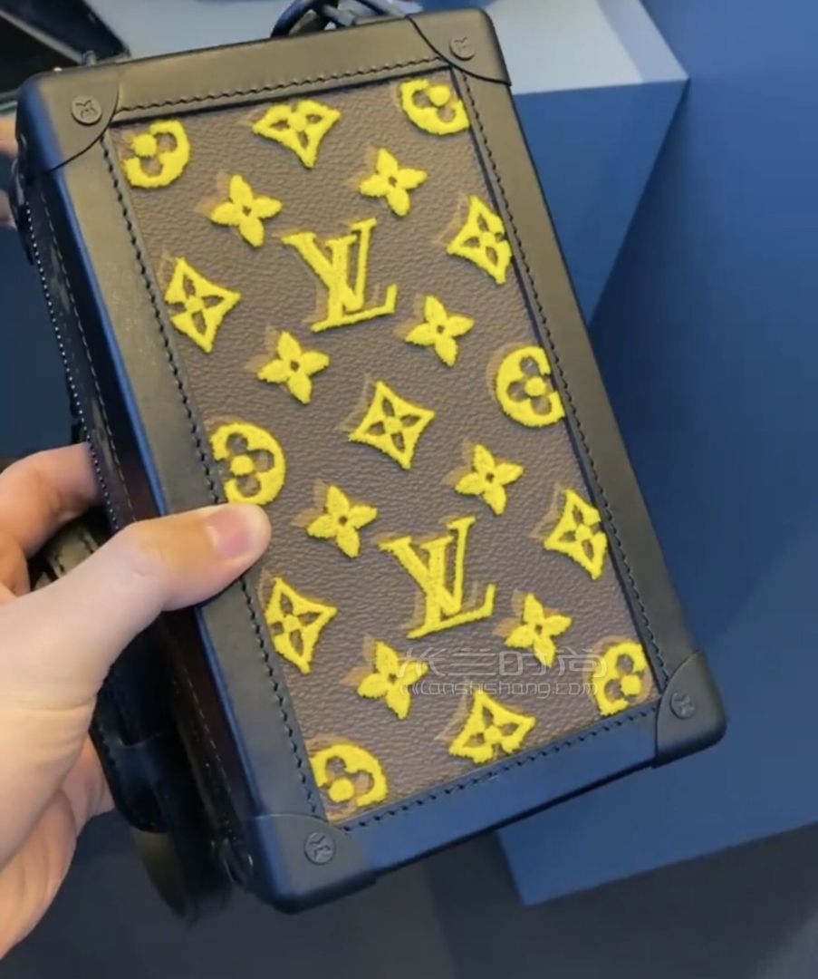 lv绣花系列竖款软盒子 经典monogram丝绒绣花 神仙搭配呀 灰常奈斯