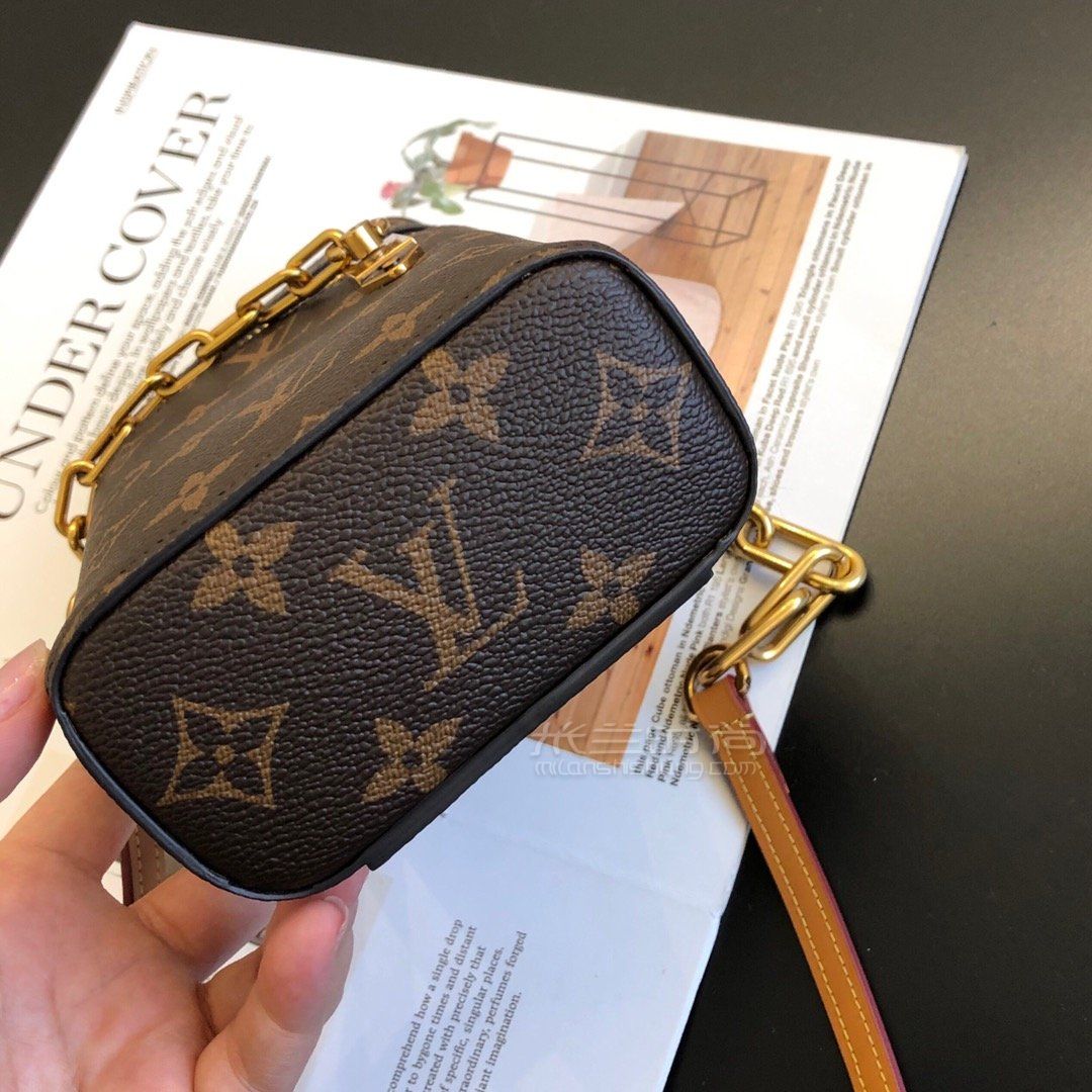 lv烟盒包路易威登20年早春秀款男士phoneb