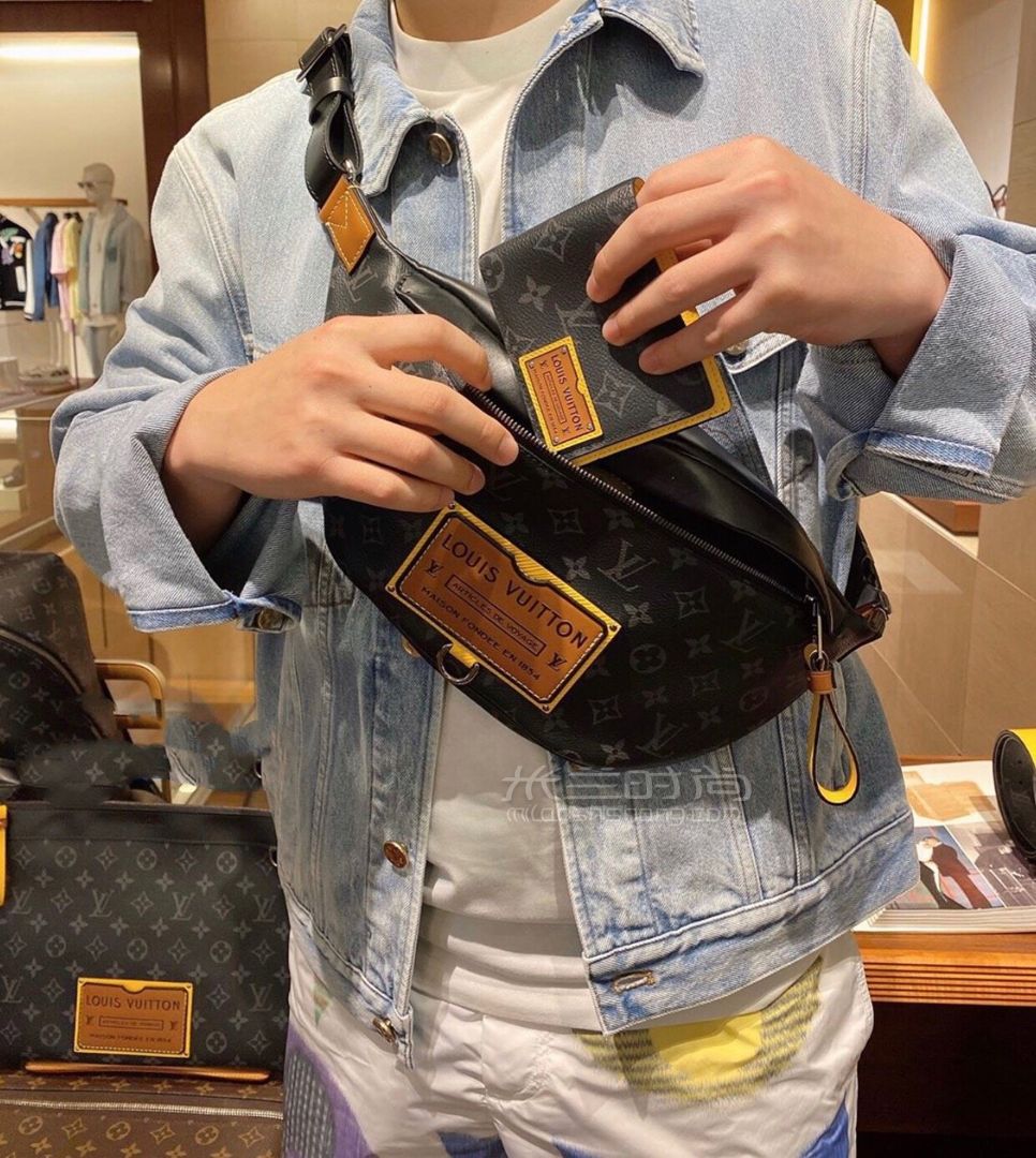 lv胸包腰包路易威登2020新款男包涂层帆布d