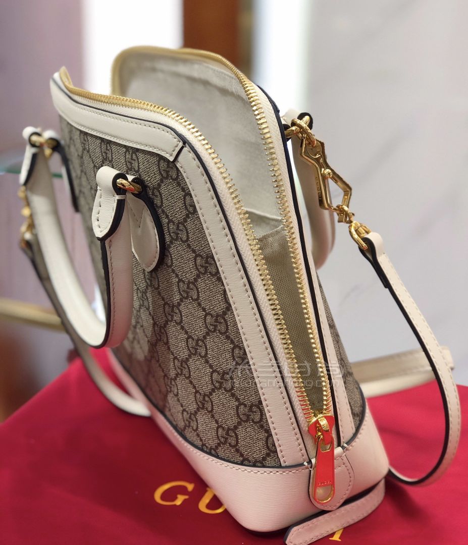 gucci贝壳包古驰1955马衔扣帆布手提包20新款621220白边模特上身图