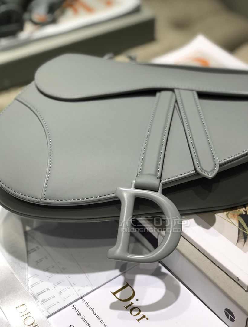 迪奥马鞍包diorsaddlebag岩石灰磨砂扣五金马鞍包哑光小牛皮单肩手提