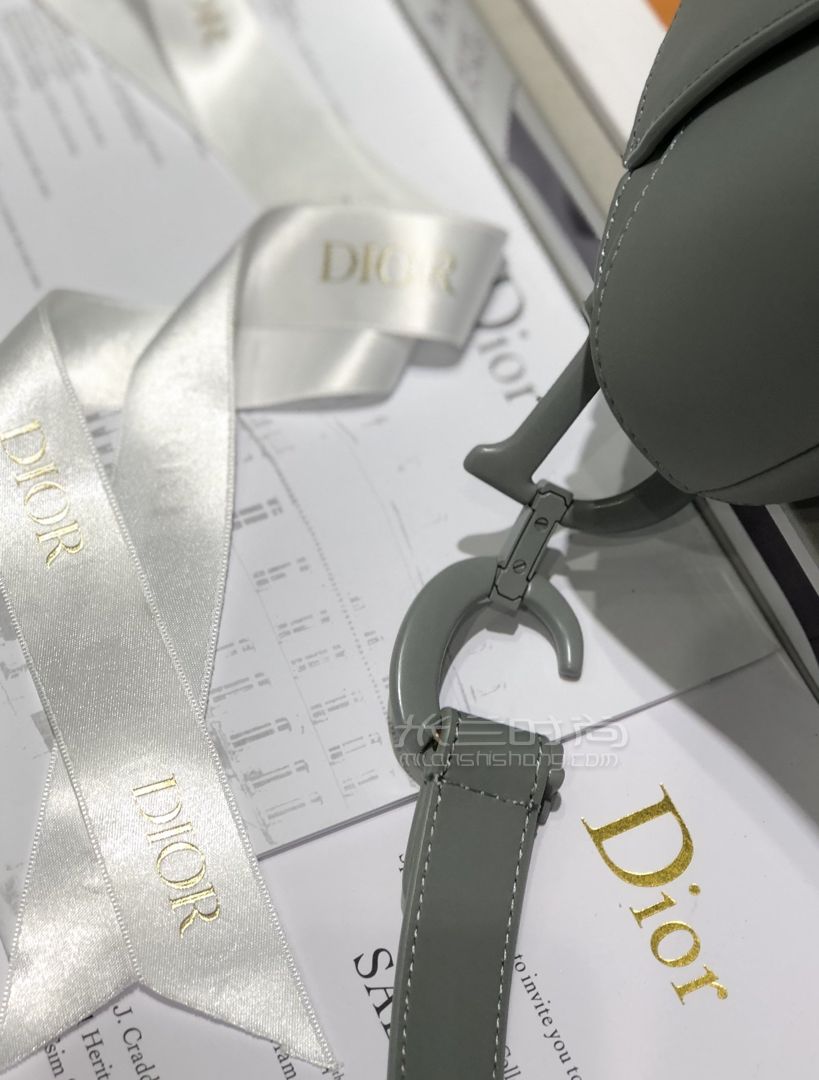 迪奥马鞍包diorsaddlebag岩石灰磨砂扣五金马鞍包哑光小牛皮单肩手提