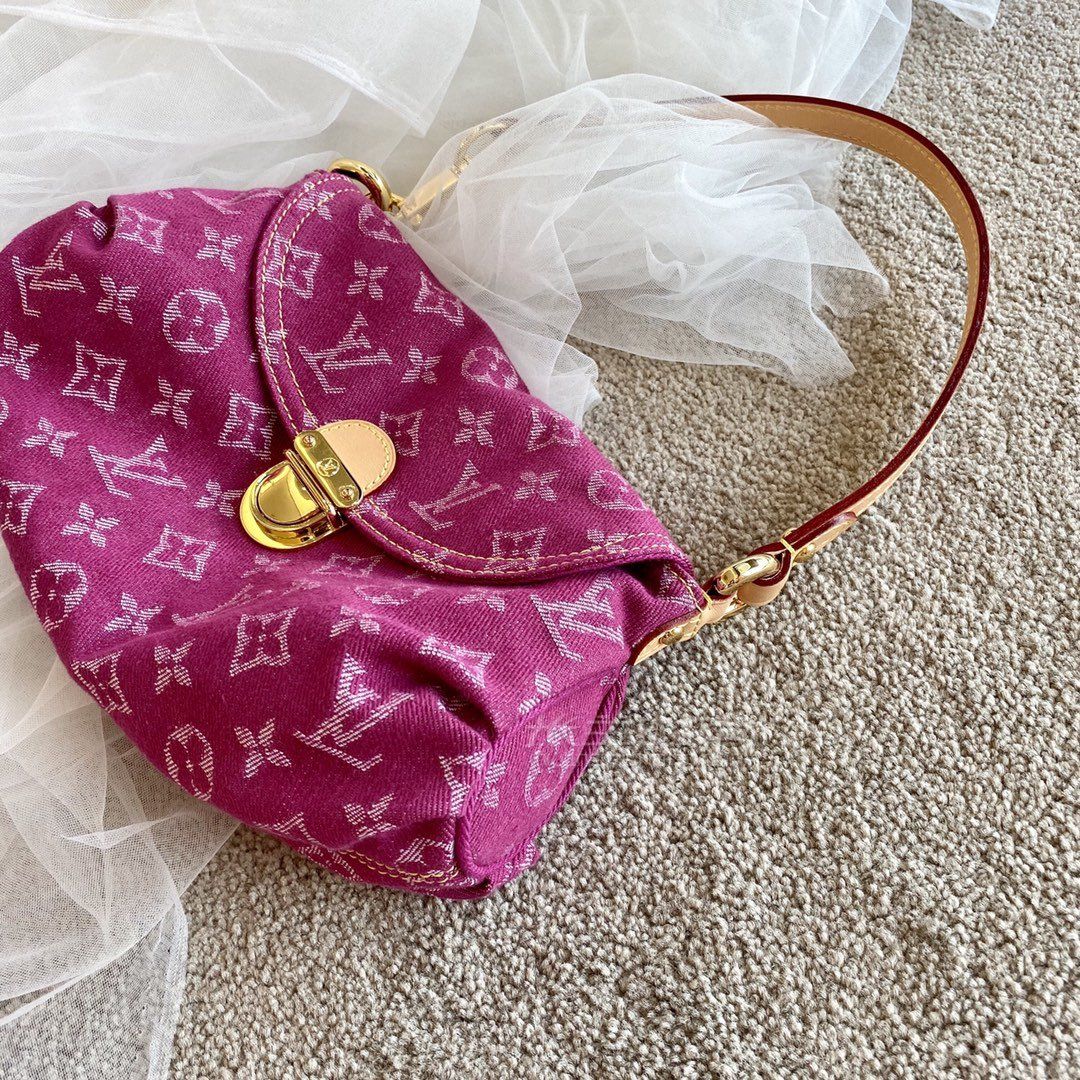 lv牛仔单肩包路易威登经典老花牛仔丹宁包单肩包限量版模特上身图真假