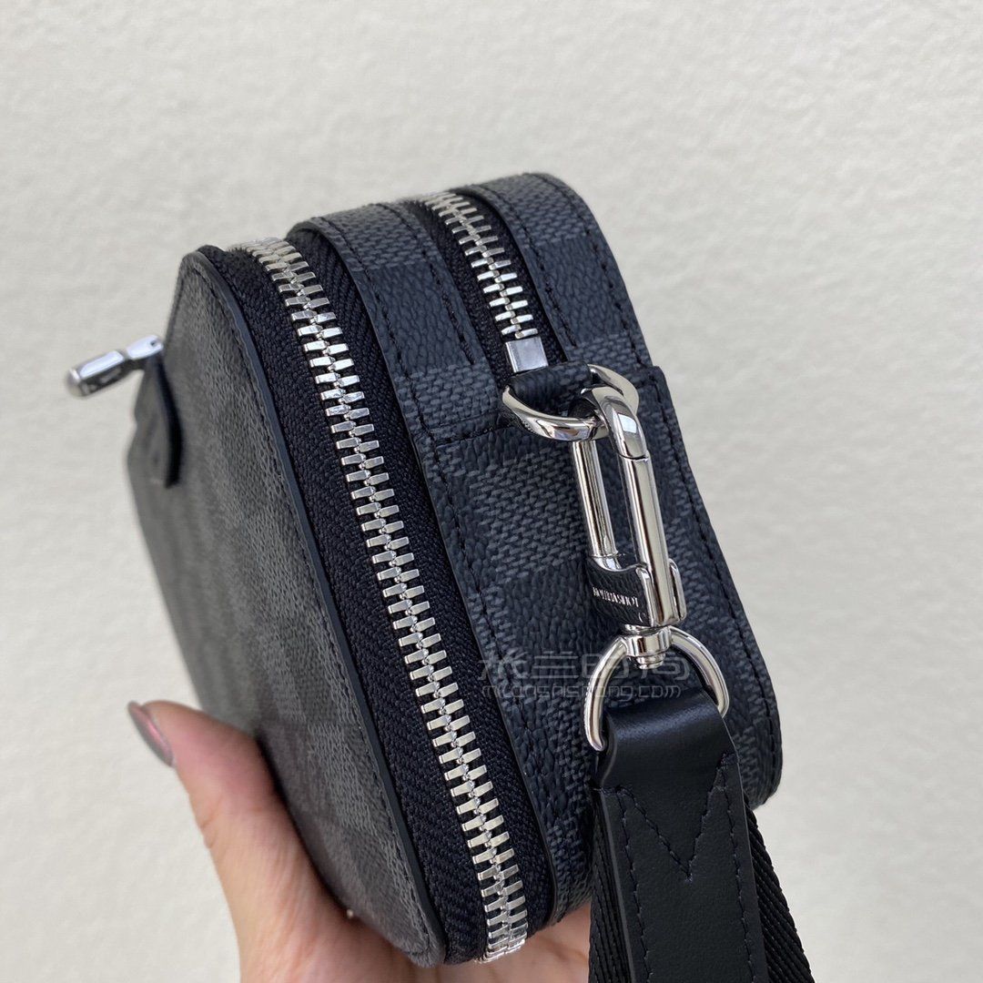 【lv邮差包】路易威登alpha wearable男士单肩相机包价格_尺寸_上身图