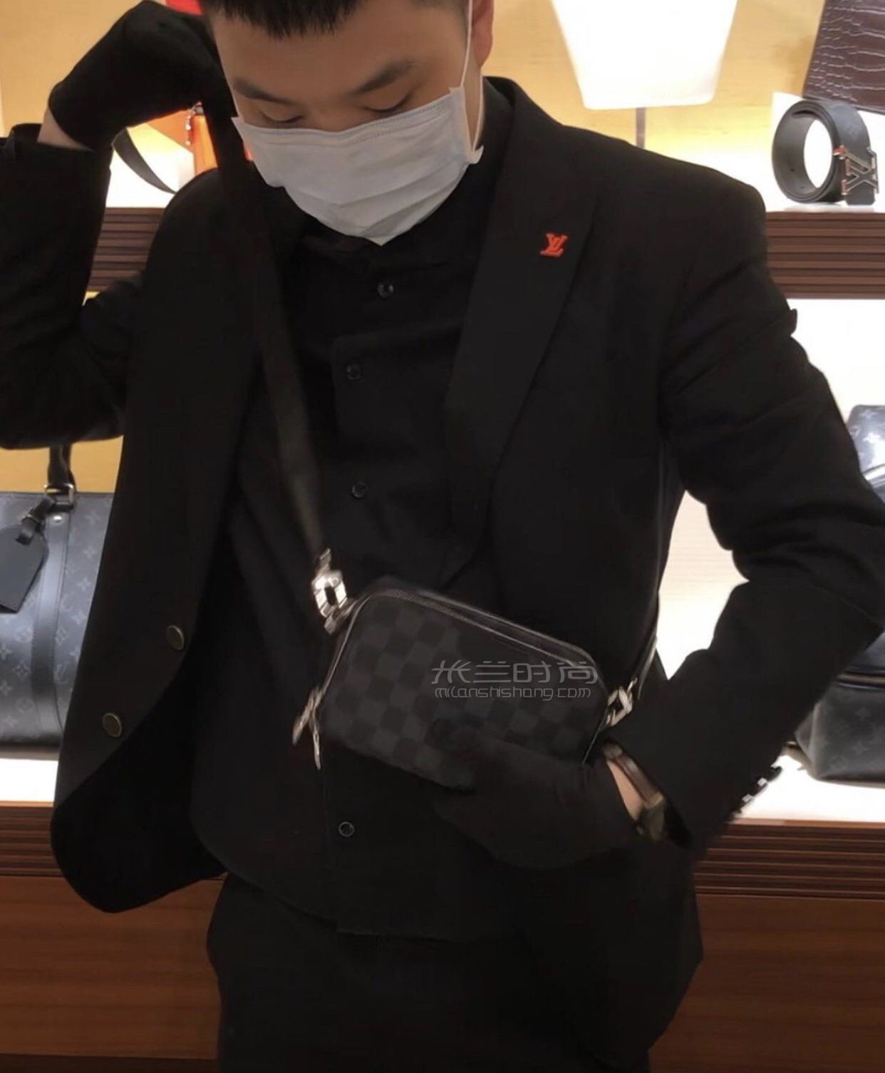 lv邮差包路易威登alphawearable男士单肩相机包价格尺寸上身图