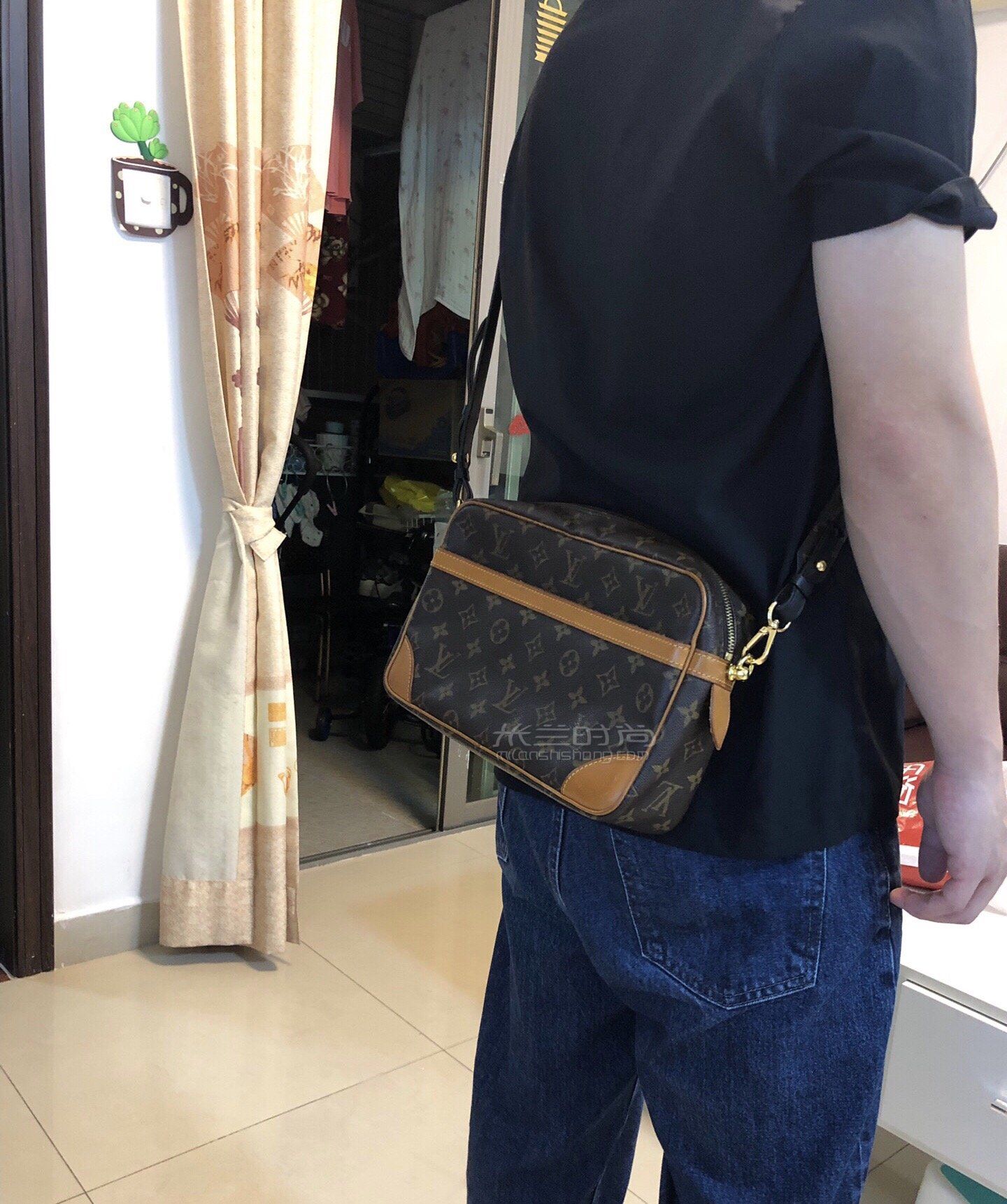 广东lv高仿价格图片价格(高仿a货lv手包可以在wish平台销售)-第1张图片-鞋城号